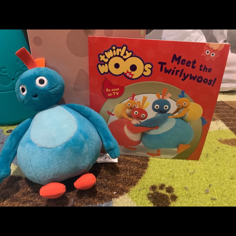 Twirlywoo book & Stuffed Woo